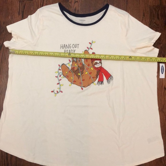 Old Navy EveryWear Christmas Graphic Plus-Size Tee - Picture 6 of 8